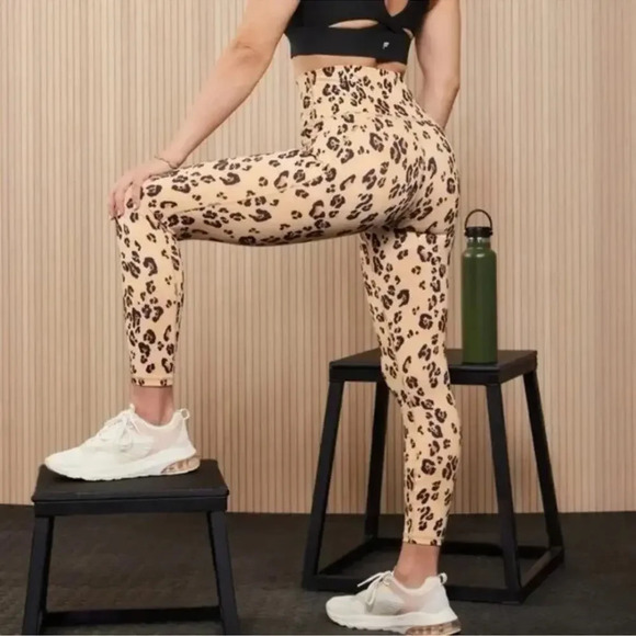 Fabletics Define PowerHold High-Waisted 7/8 Legging, Size M - Picture 5 of 15